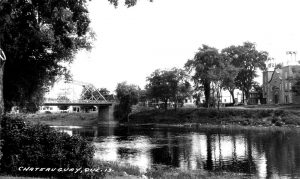 Vue du premier Pont Arthur-Laberge et de la rivière