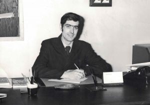 Raymond Laberge à son bureau de directeur de PIEXII en 1970 