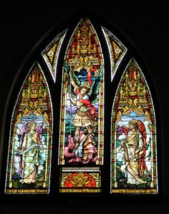 vitrail représentant Saint-Georges et le dragon offert par M. et Mme W.S. Richardson