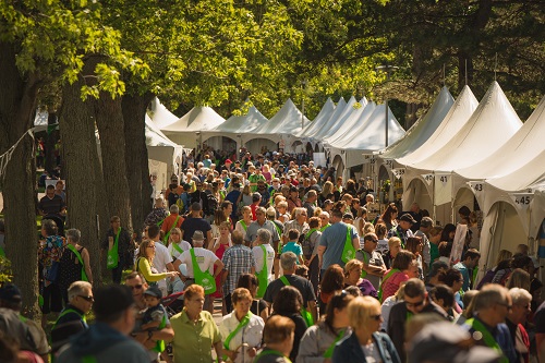 Foule de gens à l'Écomarché